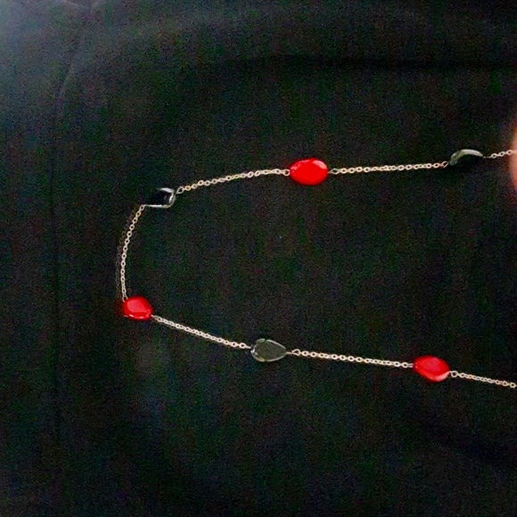 SET | Earrings and Necklace | Red & Black | Handmade - Picture 4 of 10